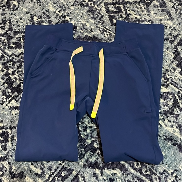 Madelita scrub set - Picture 3 of 6